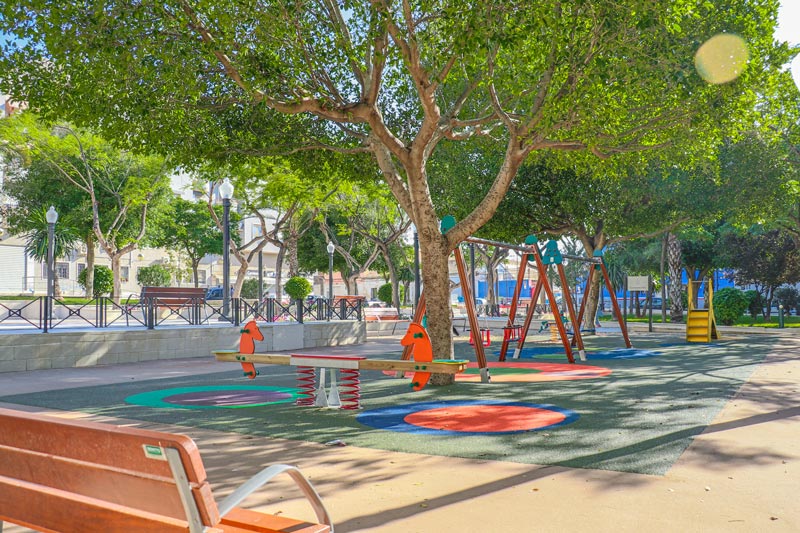 Rehabilitación de zonas urbanas y mobiliario de parques infantiles